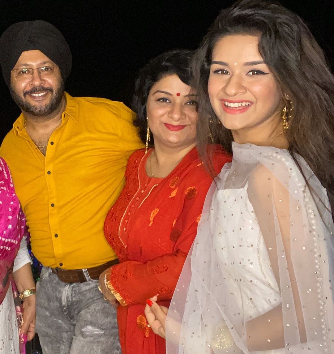 Avneet Kaur With her Family
