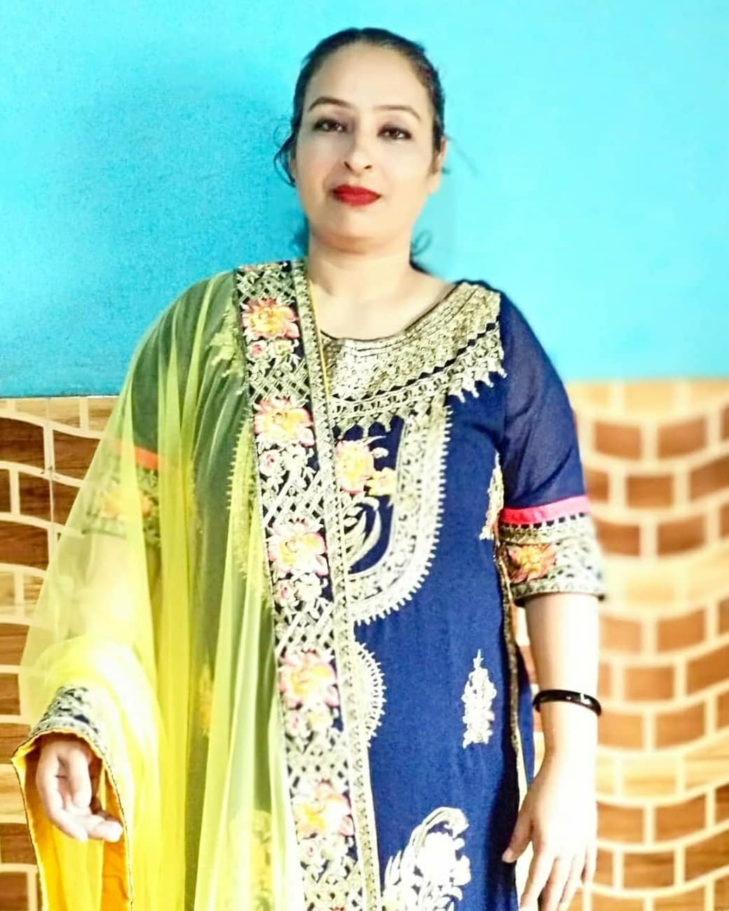 Ayesha Khan Mother