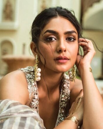 Mrunal Thakur Physical Stats