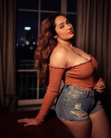 Aditi Mistry Physical Stats