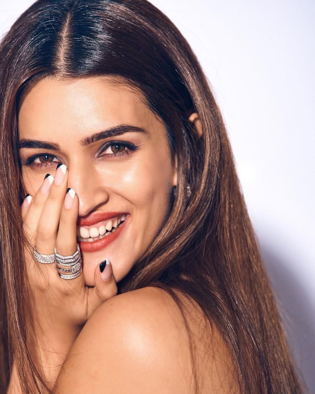 Kriti Sanon's Social Media Links Kriti Sanon's Social Media Links